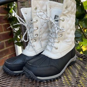 Womens winter boots, size 7